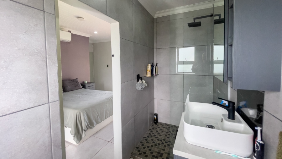 6 Bedroom Property for Sale in Riverside Western Cape